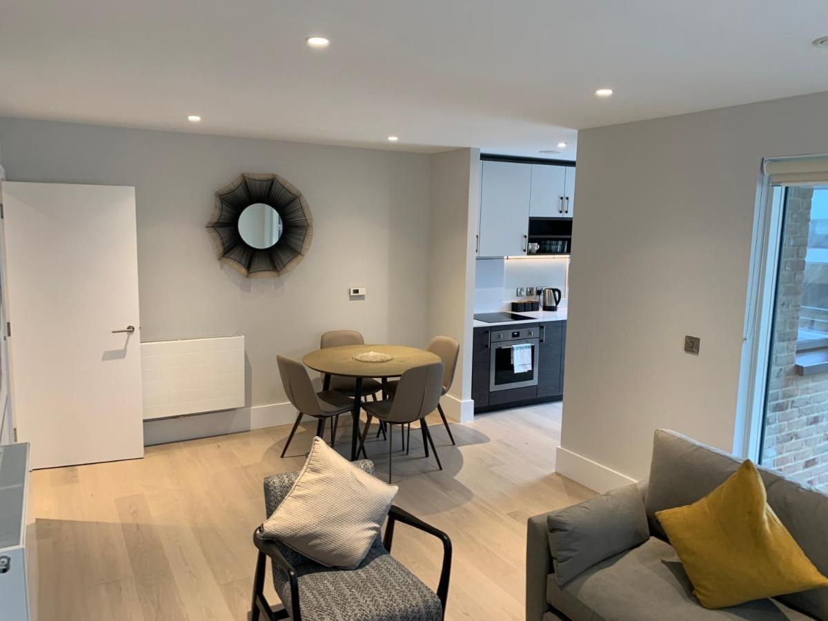 Heathrow North Apartments By Charles Hope Hounslow Exteriér fotografie